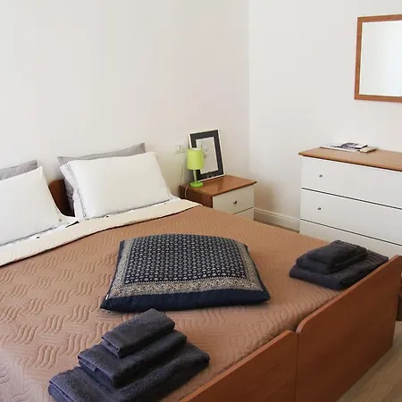 Alojamento de Acomodação e Pequeno-almoço Majestade Cagliari